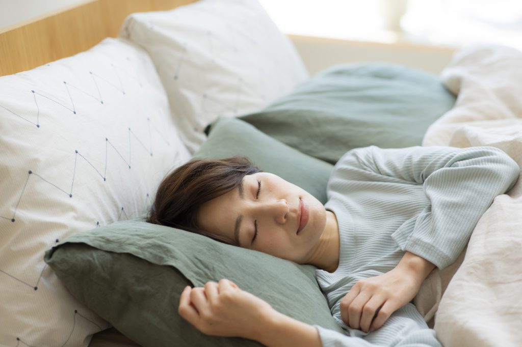 快眠の女性