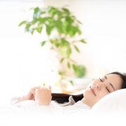 女性の寝る時の服装って？パジャマがおすすめの理由も
